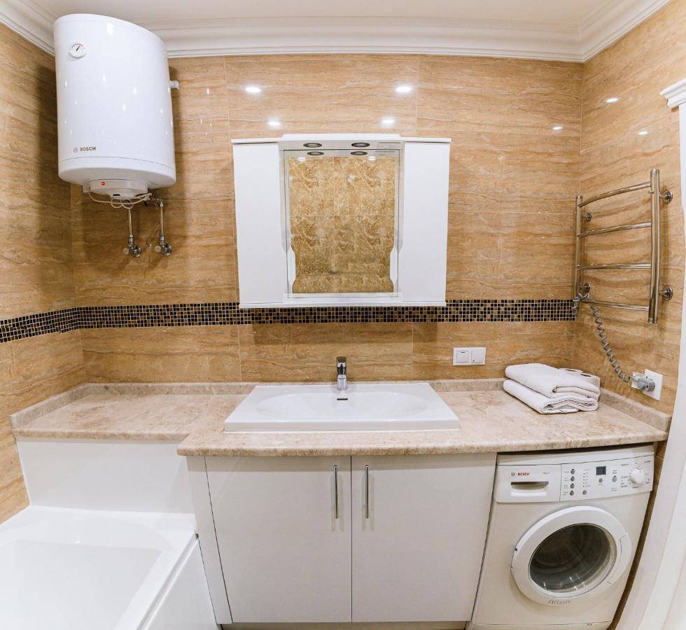 Luxury For Business & Pleasure Royal 2 Appartement Kiev Buitenkant foto