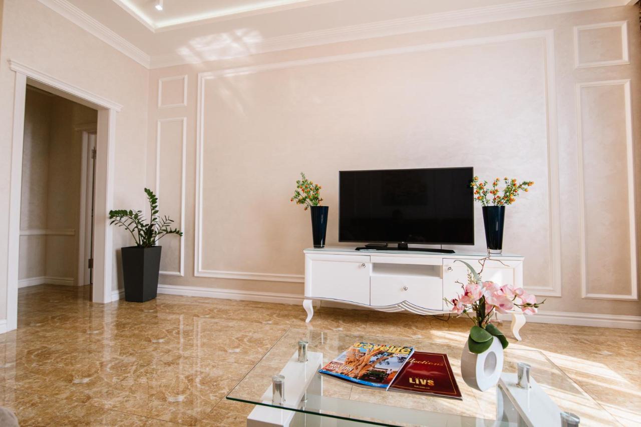 Luxury For Business & Pleasure Royal 2 Appartement Kiev Buitenkant foto